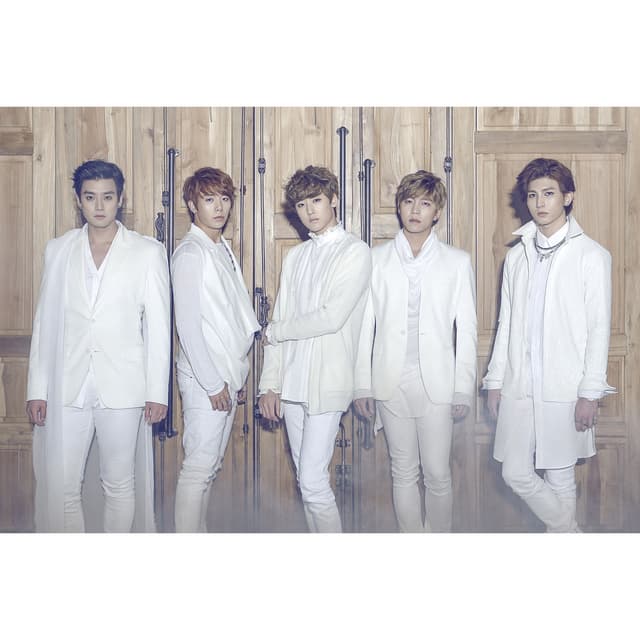 Album cover art for U-KISS Licensed Best Selection