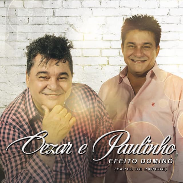Album cover art for Efeito Dominó (Papel de Parede)