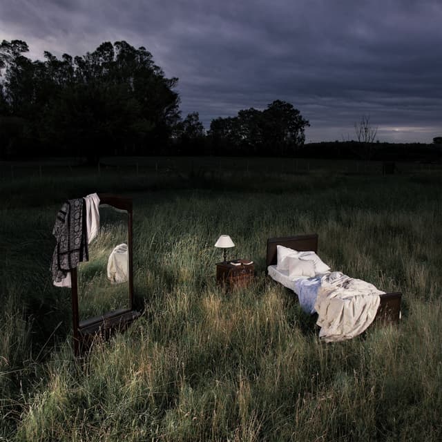 Album cover art for Lo mas cercano a caer