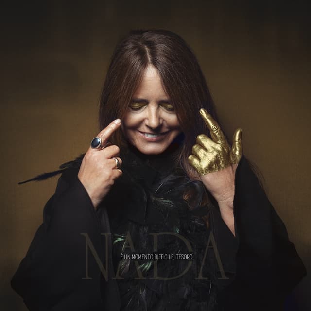 Album cover art for È Un Momento Difficile, Tesoro