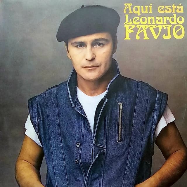 Album cover art for Aquí Está Leonardo Favio
