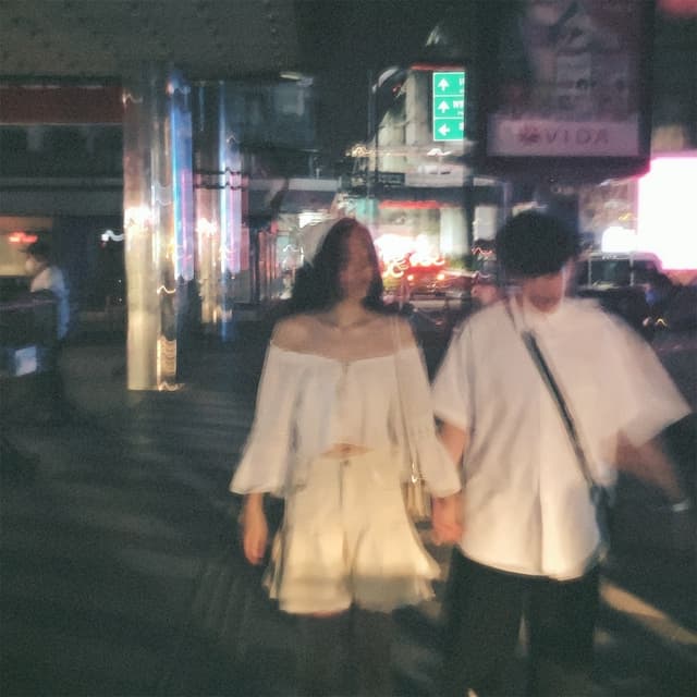 Album cover art for เป็นเธอใช่หรือเปล่า