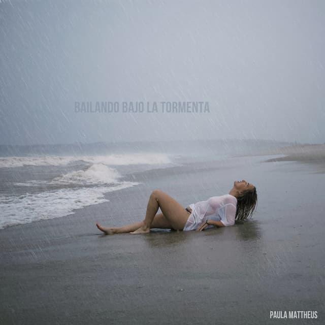 Album cover art for Bailando Bajo La Tormenta