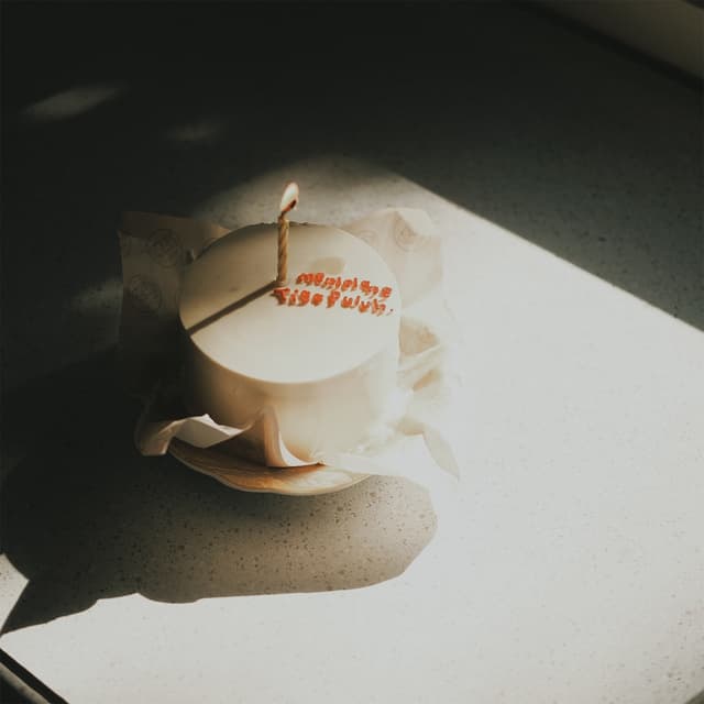 Album cover art for Menjelang Tiga Puluh