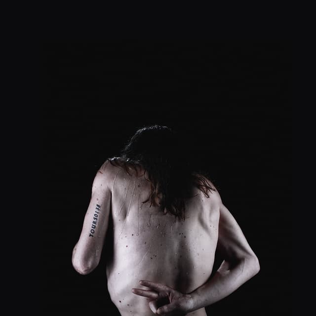 Album cover art for V