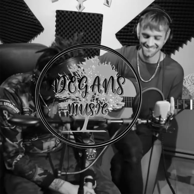 Album cover art for Mamá