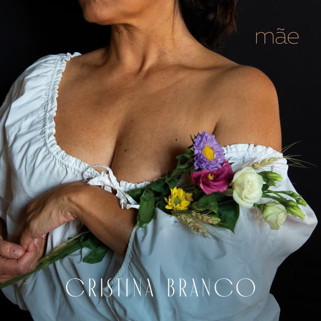 Album cover art for Mãe