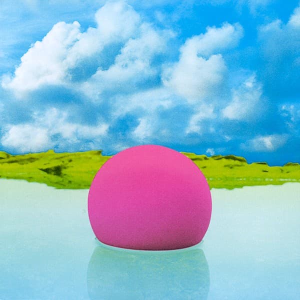 Album cover art for 淡い赤ときれいな青と