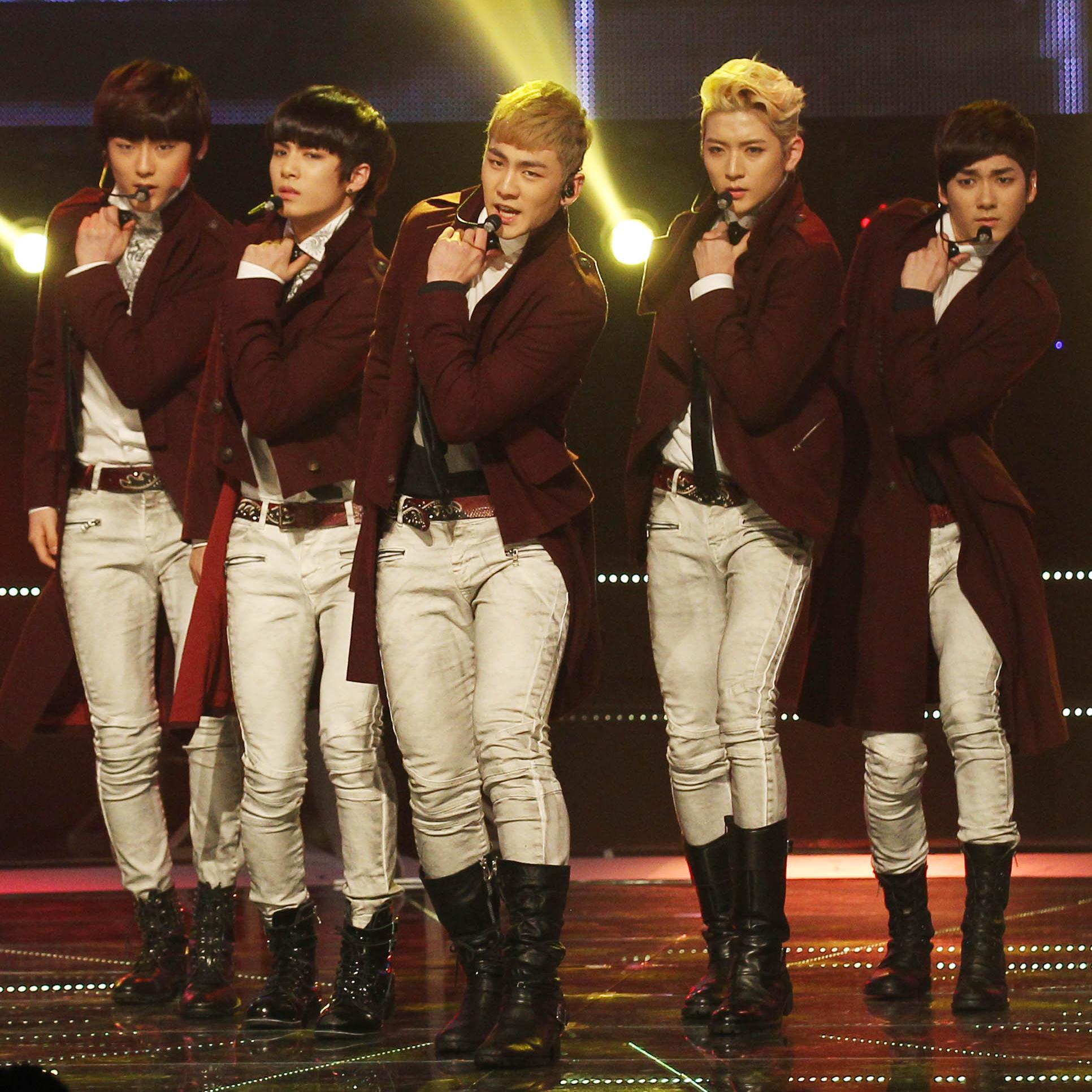 뉴이스트 (Nu'est)