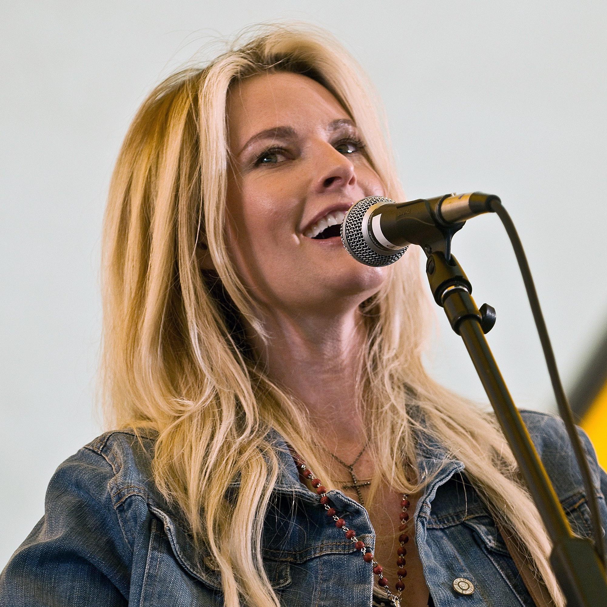 Elizabeth Cook