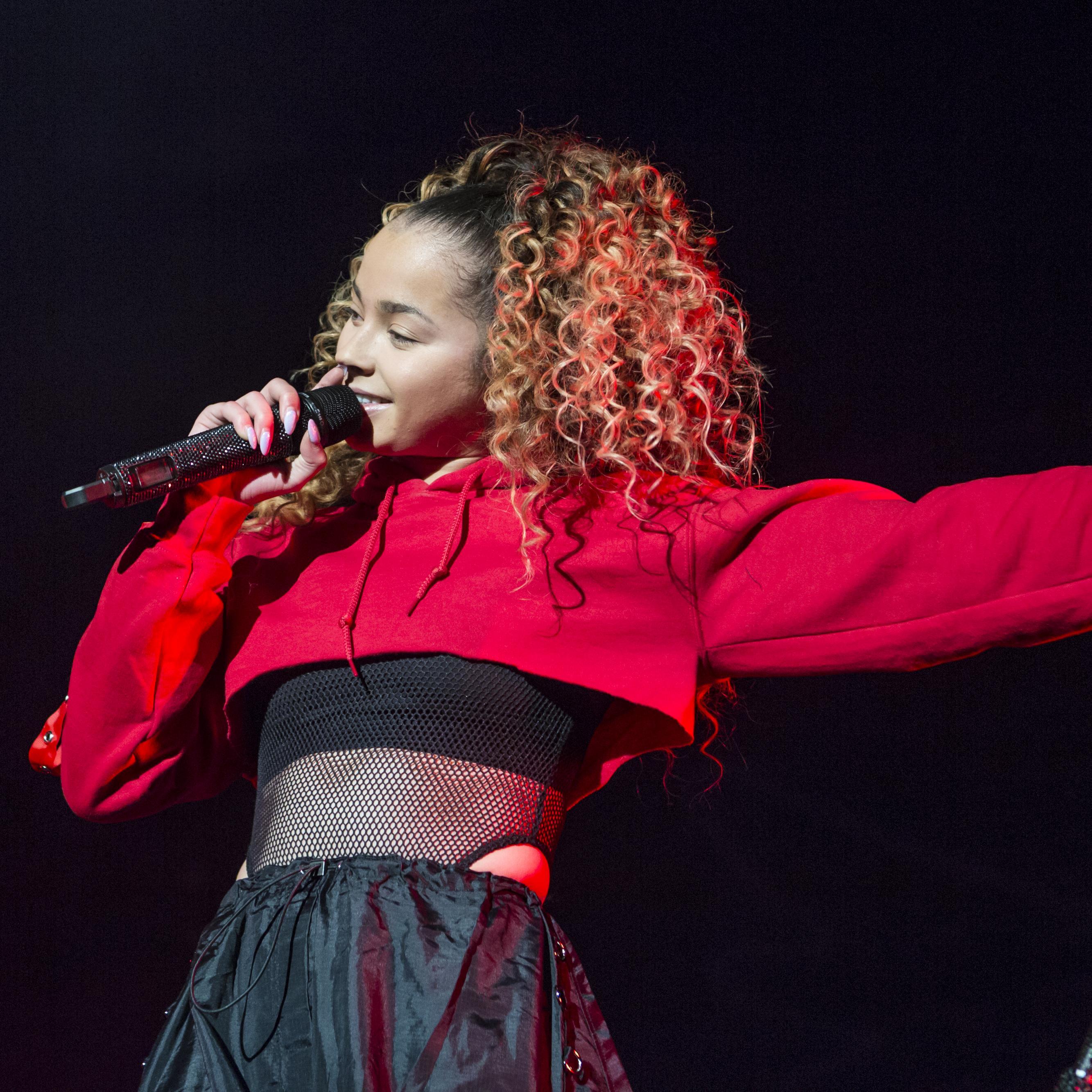 Ella Eyre