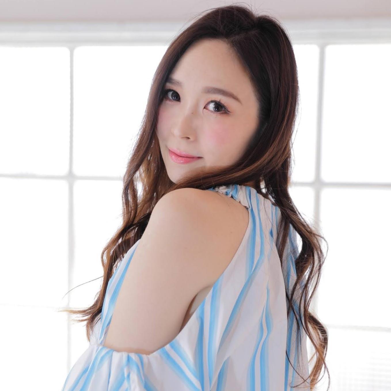 愛内里菜 (Rina Aiuchi)