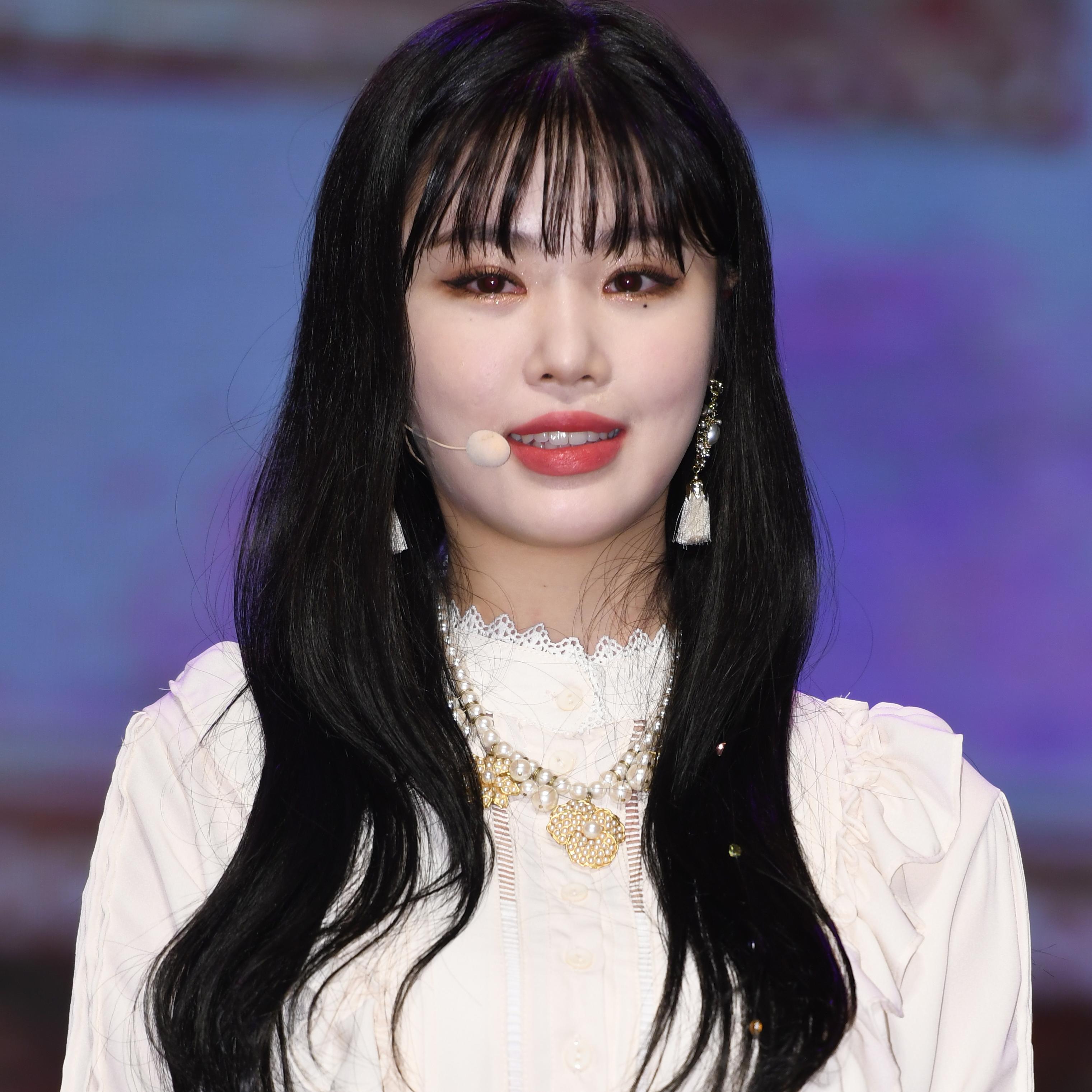 수진 (SOOJIN)