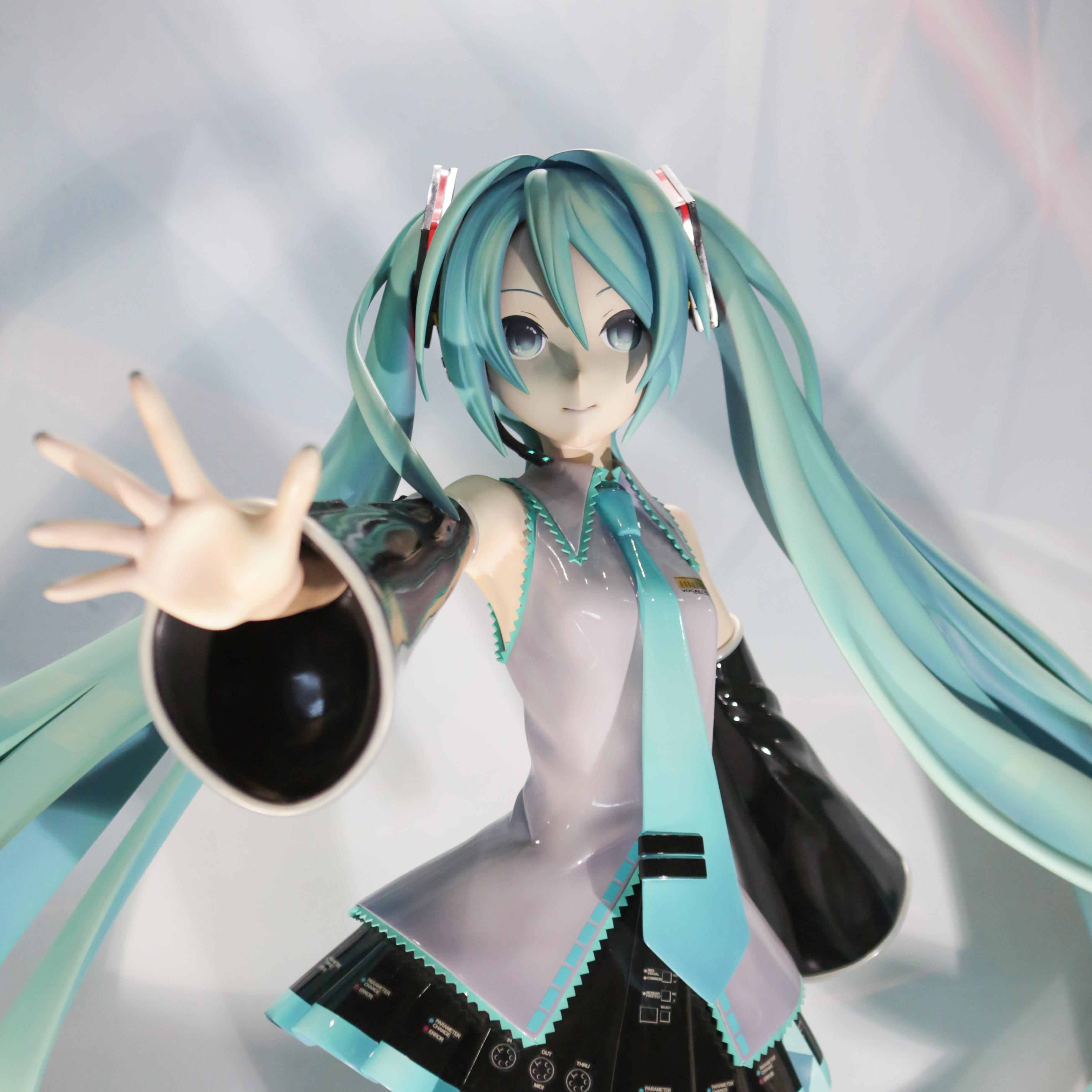 初音ミク (Hatsune Miku)