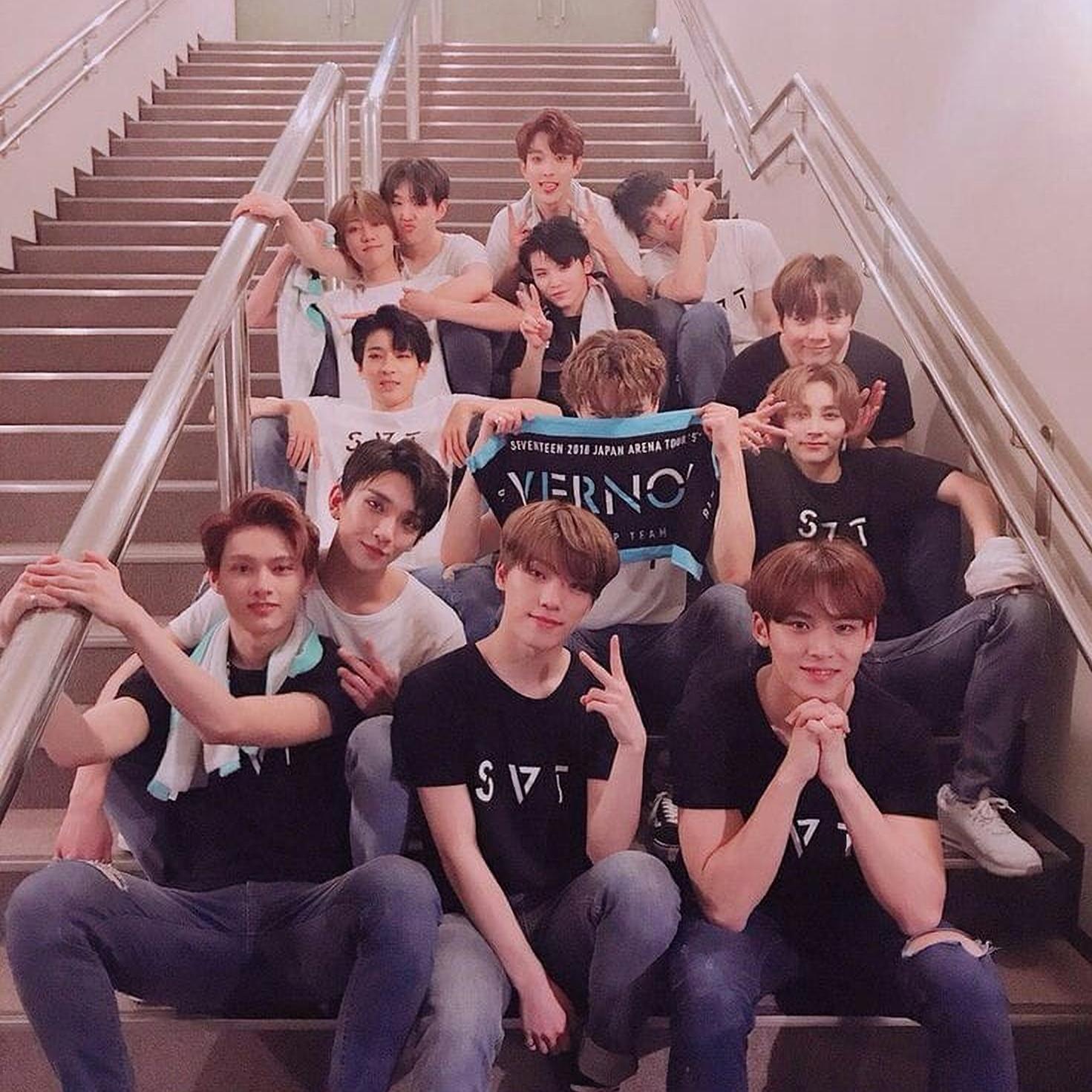 Seventeen (pl)